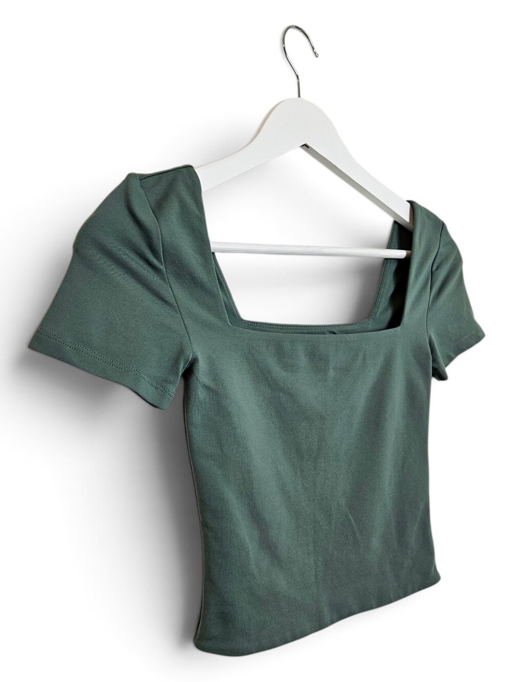 Aritzia Babaton Top XS Contour Squareneck Cropped T-Shirt TV Josslyn Sage Green!